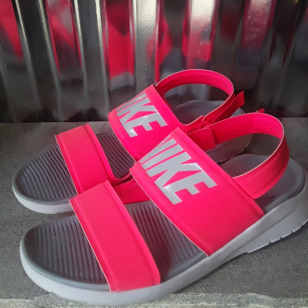 Nike lightweight sandals